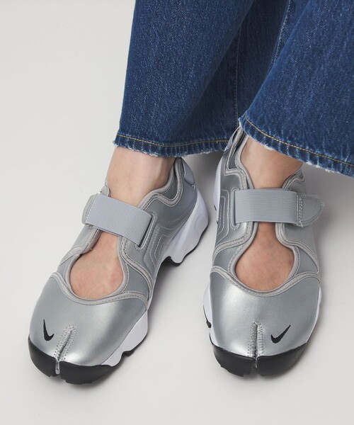 NIKE(ナイキ)の「<NIKE>エア リフト シューズ(スニーカー・レディース・ブラック/シルバー・25cm/24cm/22cm/23cm)」の4枚目の写真