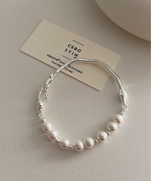 M2SUQARED（エムツースクエア）の「【M2SUQARED/エムツースクエア】ニュアンスパール風デザイン バングルブレスレット（ブレスレット）」