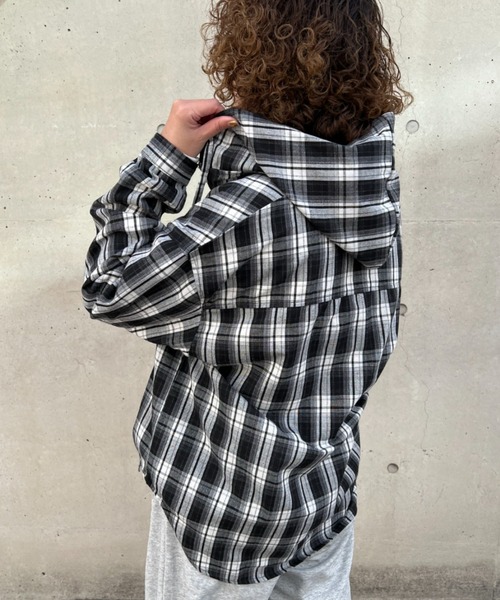A.D.C.L.(エーディーシーエル)の「チェック柄 フード付き シャツ(シャツ/ブラウス・レディース・ブラック/ライトブルー・L/M)」の5枚目の写真