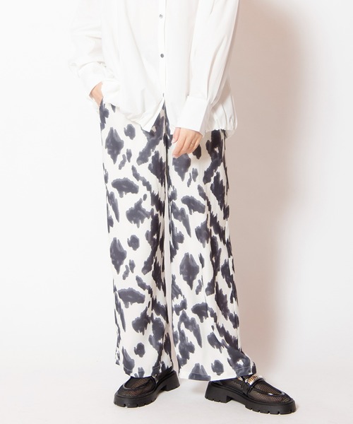 OSMOSIS(オズモーシス)の「プリントパンツ(その他パンツ・レディース・ブラック/ブルー/ベージュ・ONE SIZE)」の2枚目の写真