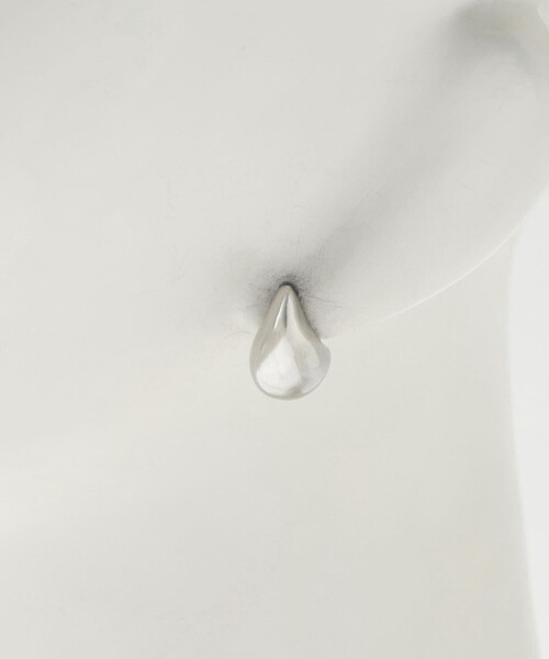 UNITED ARROWS(ユナイテッドアローズ)の「クレセントムーン ピアス(ピアス(両耳用)・レディース・ゴールド/シルバー・FREE)」の9枚目の写真