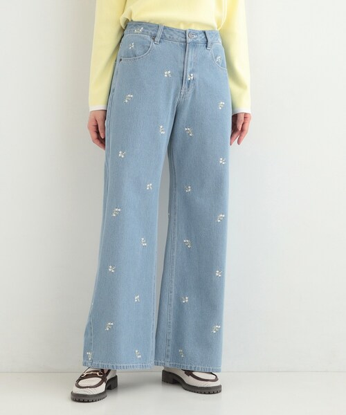 SHOO・LA・RUE（シューラルー）の「【洗濯機可/S-LL】フラワー刺繍が女性らしさをプラス バギーデニムパンツ（デニムパンツ・レディース・ネイビー系5/ブルー系6・04/03/02/01）」の3枚目の写真