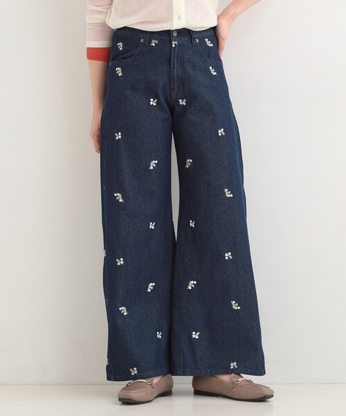 SHOO・LA・RUE（シューラルー）の「【洗濯機可/S-LL】フラワー刺繍が女性らしさをプラス バギーデニムパンツ（デニムパンツ・レディース・ネイビー系5/ブルー系6・04/03/02/01）」の7枚目の写真