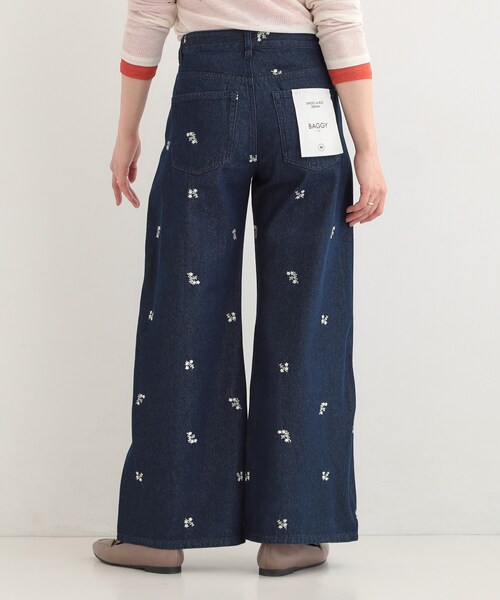 SHOO・LA・RUE（シューラルー）の「【洗濯機可/S-LL】フラワー刺繍が女性らしさをプラス バギーデニムパンツ（デニムパンツ・レディース・ネイビー系5/ブルー系6・04/03/02/01）」の8枚目の写真
