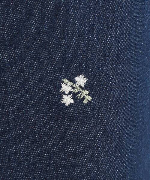 SHOO・LA・RUE（シューラルー）の「【洗濯機可/S-LL】フラワー刺繍が女性らしさをプラス バギーデニムパンツ（デニムパンツ・レディース・ネイビー系5/ブルー系6・04/03/02/01）」の10枚目の写真