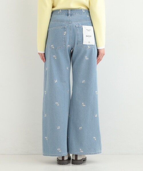 SHOO・LA・RUE（シューラルー）の「【洗濯機可/S-LL】フラワー刺繍が女性らしさをプラス バギーデニムパンツ（デニムパンツ・レディース・ネイビー系5/ブルー系6・04/03/02/01）」の13枚目の写真