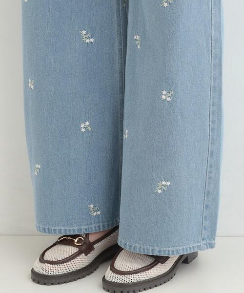 SHOO・LA・RUE（シューラルー）の「【洗濯機可/S-LL】フラワー刺繍が女性らしさをプラス バギーデニムパンツ（デニムパンツ・レディース・ネイビー系5/ブルー系6・04/03/02/01）」の17枚目の写真
