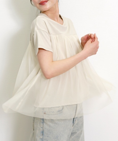 Belta attrice（ベルタアトリーチェ）の「チュールドッキング異素材フレンチスリーブTシャツ（Tシャツ/カットソー・レディース・グレイッシュベージュ/ブラック/ホワイト・FREE）」の3枚目の写真