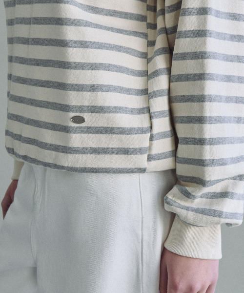 SLOWLOLLI(スローローリ)の「Boat neck stripe oversized sweatshirt_2 Colors(Tシャツ/カットソー・レディース・ブラック/グレー・FREE)」の3枚目の写真