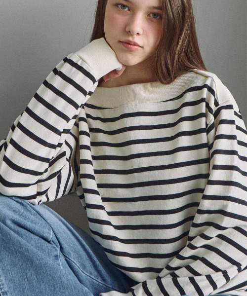 SLOWLOLLI(スローローリ)の「Boat neck stripe oversized sweatshirt_2 Colors(Tシャツ/カットソー・レディース・ブラック/グレー・FREE)」の7枚目の写真