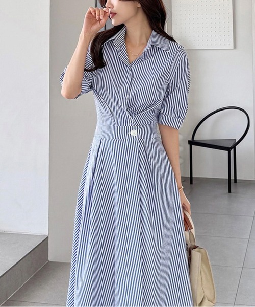 LUCPY(ラクピー)の「ストライプ カシュクールシャツワンピース(ワンピース・レディース・ブラック/ブルー・LARGE/MEDIUM/SMALL)」の2枚目の写真