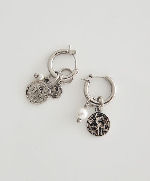 earth music&ecology（アースミュージックアンドエコロジー）の「【ステンレス】コインフープピアス（ピアス（両耳用）・レディース・ゴールド/シルバー・FREE）」の3枚目の写真