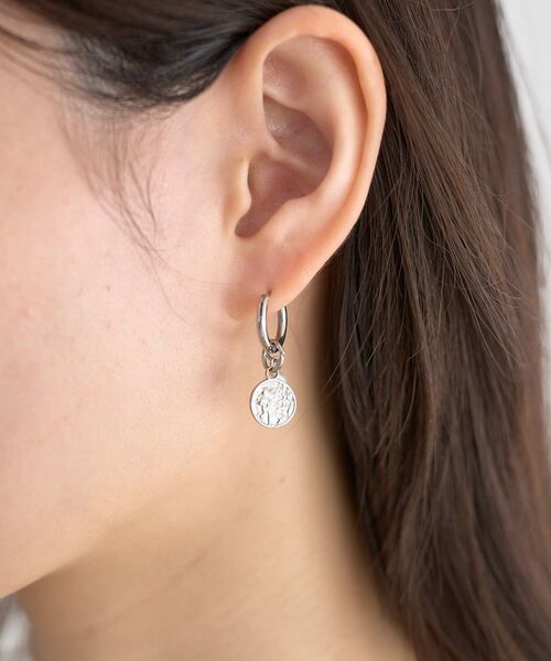 earth music&ecology（アースミュージックアンドエコロジー）の「【ステンレス】コインフープピアス（ピアス（両耳用）・レディース・ゴールド/シルバー・FREE）」の6枚目の写真