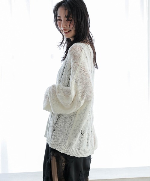 La-gemme(ラジェム)の「ケーブル編みニットトップス(ニット/セーター・レディース・ブラック/ベージュ/グレー/オフホワイト・フリー)」の5枚目の写真