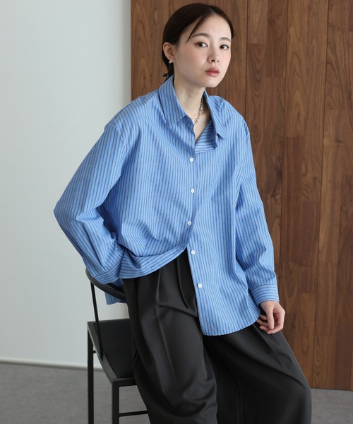 J by blue(ジェイバイブルー)の「カラーストライプシャツ(シャツ/ブラウス・レディース・ピンク/ホワイト/ブルー・MEDIUM)」の3枚目の写真