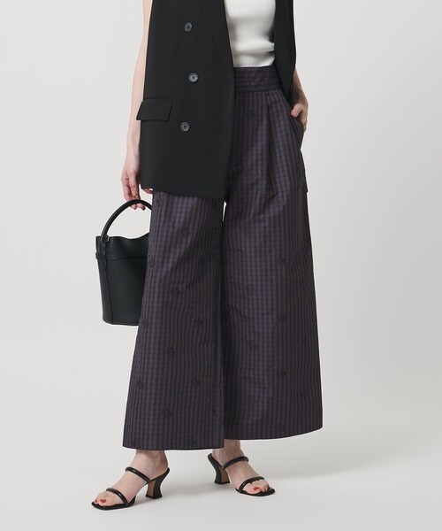 UNITED ARROWS（ユナイテッドアローズ）の「ギンガムチェック フラワー ジャガード ワイドパンツ ‐ウォッシャブル‐（その他パンツ・レディース・オフホワイト/ブラック・38/36）」の3枚目の写真