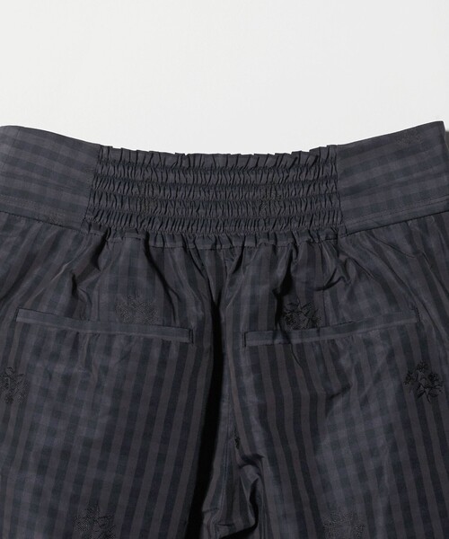 UNITED ARROWS（ユナイテッドアローズ）の「ギンガムチェック フラワー ジャガード ワイドパンツ ‐ウォッシャブル‐（その他パンツ・レディース・オフホワイト/ブラック・38/36）」の15枚目の写真