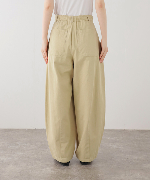 SLOBE IENA（スローブイエナ）の「《追加》パウダリーチノタックカーブトラウザー（チノパンツ・レディース・ホワイト/ベージュ・36/38）」の4枚目の写真