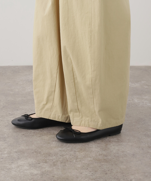 SLOBE IENA（スローブイエナ）の「《追加》パウダリーチノタックカーブトラウザー（チノパンツ・レディース・ホワイト/ベージュ・36/38）」の7枚目の写真