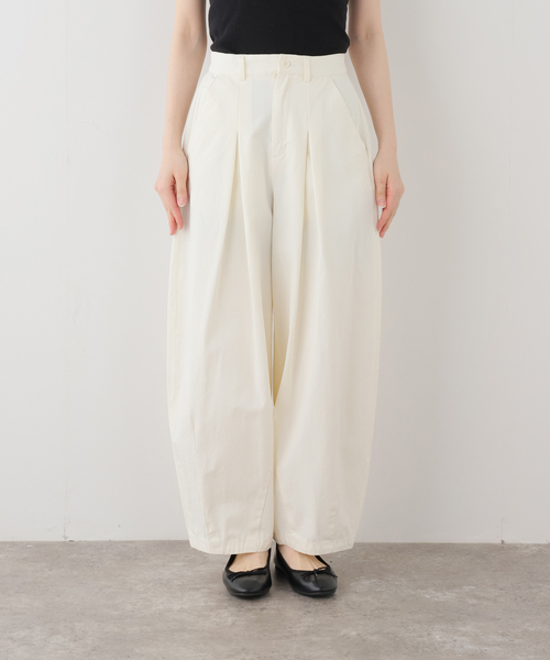 SLOBE IENA(スローブイエナ)の「《追加》パウダリーチノタックカーブトラウザー(チノパンツ・レディース・ホワイト/ベージュ・36/38)」の4枚目の写真