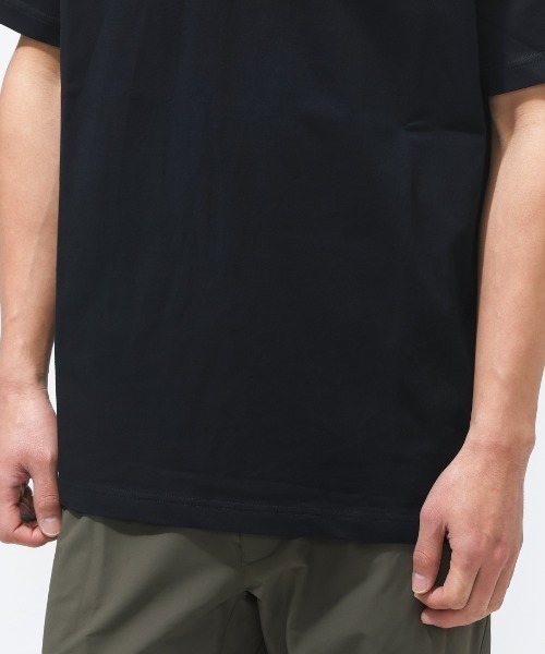 NEW ERA(ニューエラ)の「ニューエラ SS CT TEE FLAG LOGO MID BLK 261(Tシャツ/カットソー・メンズ・ブラック・M/L/LL)」の4枚目の写真