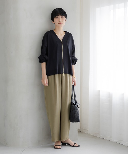 Elura（エルーラ）の「≪UVカット・接触冷感≫サマープロテクトジップカーディガン/659658（カーディガン/ボレロ・レディース・グレイッシュベージュ/ブラック/ダークブラウン/ホワイト/ライトピンク・FREE）」の7枚目の写真