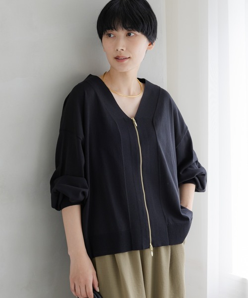 Elura(エルーラ)の「【日焼け・冷房対策に】サマープロテクトジップカーディガン/659658 ≪UVカット・接触冷感≫(カーディガン/ボレロ・レディース・グレイッシュベージュ/ブラック/ダークブラウン/ホワイト/ライトピンク・FREE)」の9枚目の写真
