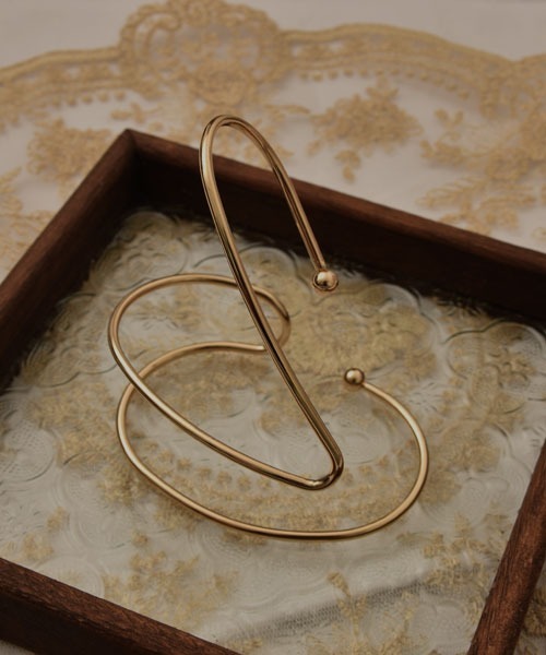 TONE SELECT GOODS（トーンセレクトグッズ）の「【resonance】シンプルデザイン メタル パームカフ(右手用)（バングル/リストバンド・レディース・ゴールド・FREE）」の4枚目の写真