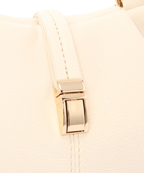 Chico（チコ）の「【who's who Chico】タック3WAYバッグ（ショルダーバッグ・レディース・アイボリー/ブラック/シルバー・FREE）」の9枚目の写真