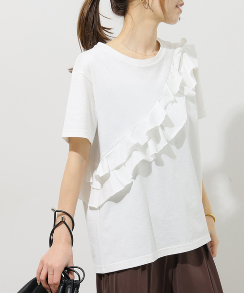 JOURNAL STANDARD relume(ジャーナルスタンダード レリューム)の「《WEB限定追加》アシンメトリーフリルTEE(Tシャツ/カットソー・レディース・ホワイト/ブラック・FREE)」の1枚目の写真