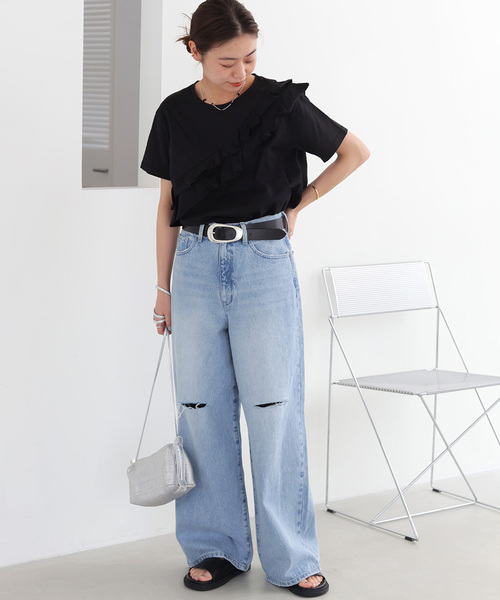 JOURNAL STANDARD relume(ジャーナルスタンダード レリューム)の「《WEB限定追加》アシンメトリーフリルTEE(Tシャツ/カットソー・レディース・ホワイト/ブラック・FREE)」の4枚目の写真