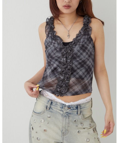 WHO'S WHO gallery（フーズフーギャラリー）の「センターフリルキャミ(チェック柄/ドット柄)（キャミソール・レディース・イエロー/ブラック系その他/オフホワイト/ブラック・FREE）」の2枚目の写真
