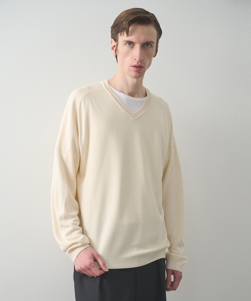 STUDIOUS（ステュディオス）の「【STUDIOUS】Smooth Silky VneckKnit（ニット/セーター・メンズ・ブラック/ホワイト/グレー・1/2）」の4枚目の写真