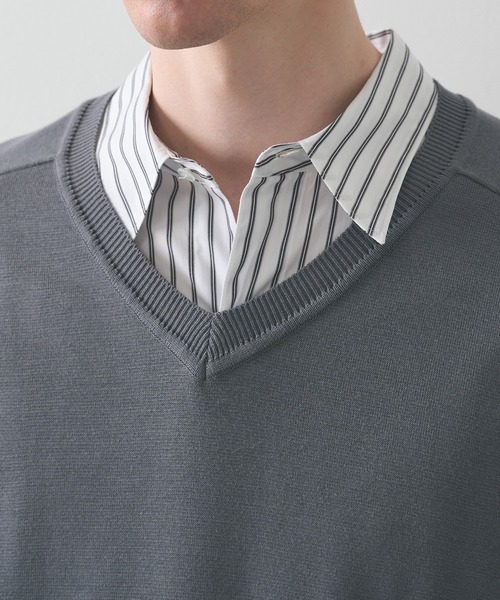 STUDIOUS(ステュディオス)の「【STUDIOUS】Smooth Silky VneckKnit(ニット/セーター・メンズ・ブラック/ホワイト/グレー・1/2)」の21枚目の写真