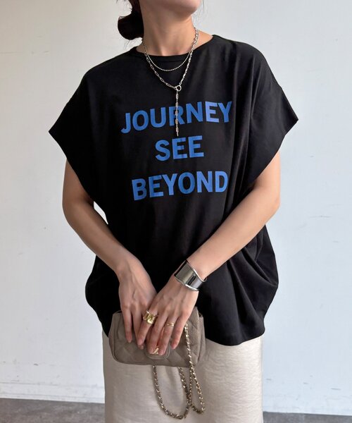 DouDou（ドゥドゥ）の「【WEB限定】袖タックフレンチスリーブロゴTEE（Tシャツ/カットソー・レディース・ブラック/オフホワイト/チャコールグレー・FREE）」の2枚目の写真