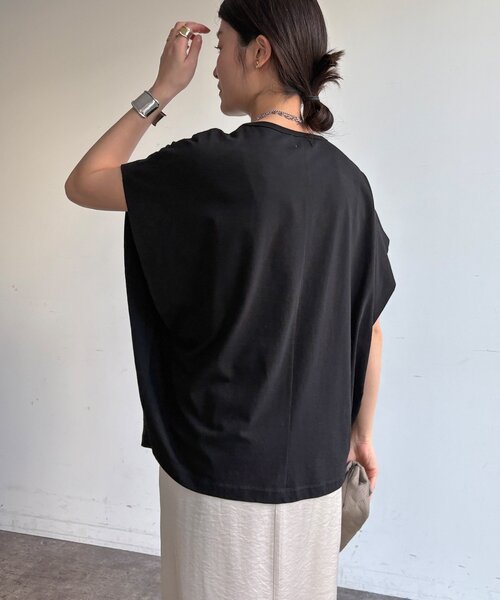 DouDou（ドゥドゥ）の「【WEB限定】袖タックフレンチスリーブロゴTEE（Tシャツ/カットソー・レディース・ブラック/オフホワイト/チャコールグレー・FREE）」の11枚目の写真