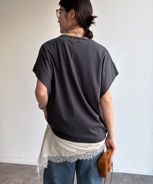 DouDou（ドゥドゥ）の「【WEB限定】袖タックフレンチスリーブロゴTEE（Tシャツ/カットソー・レディース・ブラック/オフホワイト/チャコールグレー・FREE）」の20枚目の写真
