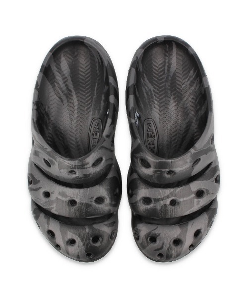 KEEN(キーン)の「KEEN YOGUI / キーン ヨギ / 1028525(サンダル・メンズ・ブラック・29cm/28cm/27cm/26cm/25cm)」の2枚目の写真