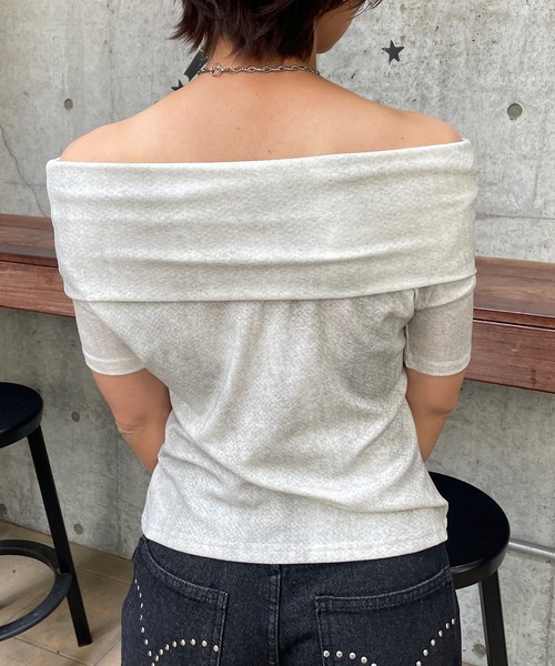 ROGER AND RAW(ロジャーアンドロウ)の「ヴィンテージ風 ムラ染めプリント オフショルTシャツ(Tシャツ/カットソー・レディース・グレー/ブラック/ホワイト・FREE)」の8枚目の写真