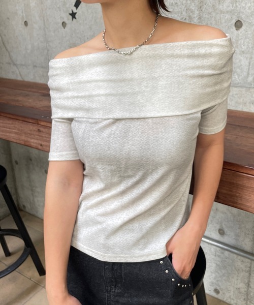 ROGER AND RAW(ロジャーアンドロウ)の「ヴィンテージ風 ムラ染めプリント オフショルTシャツ(Tシャツ/カットソー・レディース・グレー/ブラック/ホワイト・FREE)」の9枚目の写真