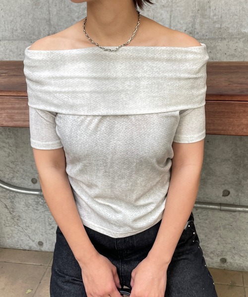 ROGER AND RAW(ロジャーアンドロウ)の「ヴィンテージ風 ムラ染めプリント オフショルTシャツ(Tシャツ/カットソー・レディース・グレー/ブラック/ホワイト・FREE)」の13枚目の写真