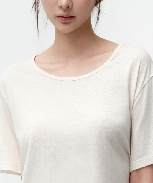MUSINSA STANDARD WOMAN（ムシンサスタンダードウーマン）の「ウィメンズリラックスドライトウェイトCRスクープネックTシャツ[クリーム]（Tシャツ/カットソー・レディース・その他・X-SMALL/SMALL/MEDIUM/LARGE）」の5枚目の写真