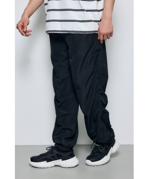 AZUL by moussy(アズールバイマウジー)の「SHELTECH Light アクティブパンツ(スラックス・メンズ・グレー/ブラック/グレー系その他・SMALL/MEDIUM/LARGE)」の4枚目の写真