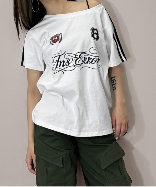 MATU:TA(マトゥータ)の「【スポーツmixするならこれ!】ルーズネックスポーティーTシャツ / 半袖 ユニフォーム ゲーミングシャツ オーバーサイズ ワンショルダー オフショルダー 華奢見え メンズライク ストリート 韓国 海外ガール 3カラー ホワイト ブラック グレー(Tシャツ/カットソー・レディース・ホワイト/ブラック/グレー・FREE)」の2枚目の写真