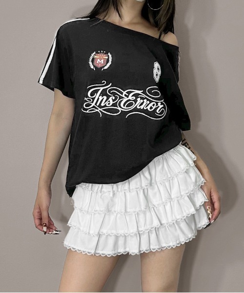 MATU:TA(マトゥータ)の「【スポーツmixするならこれ!】ルーズネックスポーティーTシャツ / 半袖 ユニフォーム ゲーミングシャツ オーバーサイズ ワンショルダー オフショルダー 華奢見え メンズライク ストリート 韓国 海外ガール 3カラー ホワイト ブラック グレー(Tシャツ/カットソー・レディース・ホワイト/ブラック/グレー・FREE)」の3枚目の写真