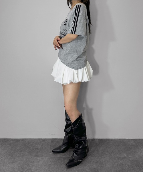 MATU:TA(マトゥータ)の「【スポーツmixするならこれ!】ルーズネックスポーティーTシャツ / 半袖 ユニフォーム ゲーミングシャツ オーバーサイズ ワンショルダー オフショルダー 華奢見え メンズライク ストリート 韓国 海外ガール 3カラー ホワイト ブラック グレー(Tシャツ/カットソー・レディース・ホワイト/ブラック/グレー・FREE)」の20枚目の写真