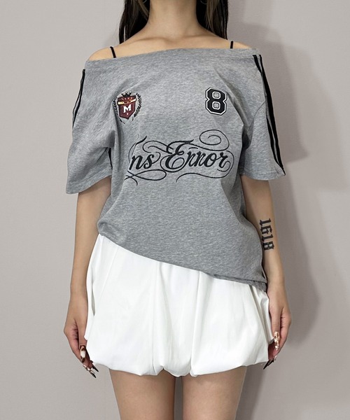 MATU:TA(マトゥータ)の「【スポーツmixするならこれ!】ルーズネックスポーティーTシャツ / 半袖 ユニフォーム ゲーミングシャツ オーバーサイズ ワンショルダー オフショルダー 華奢見え メンズライク ストリート 韓国 海外ガール 3カラー ホワイト ブラック グレー(Tシャツ/カットソー・レディース・ホワイト/ブラック/グレー・FREE)」の22枚目の写真