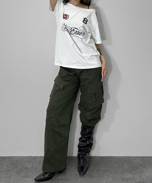 MATU:TA(マトゥータ)の「【スポーツmixするならこれ!】ルーズネックスポーティーTシャツ / 半袖 ユニフォーム ゲーミングシャツ オーバーサイズ ワンショルダー オフショルダー 華奢見え メンズライク ストリート 韓国 海外ガール 3カラー ホワイト ブラック グレー(Tシャツ/カットソー・レディース・ホワイト/ブラック/グレー・FREE)」の13枚目の写真