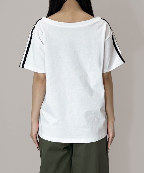 MATU:TA(マトゥータ)の「【スポーツmixするならこれ!】ルーズネックスポーティーTシャツ / 半袖 ユニフォーム ゲーミングシャツ オーバーサイズ ワンショルダー オフショルダー 華奢見え メンズライク ストリート 韓国 海外ガール 3カラー ホワイト ブラック グレー(Tシャツ/カットソー・レディース・ホワイト/ブラック/グレー・FREE)」の18枚目の写真