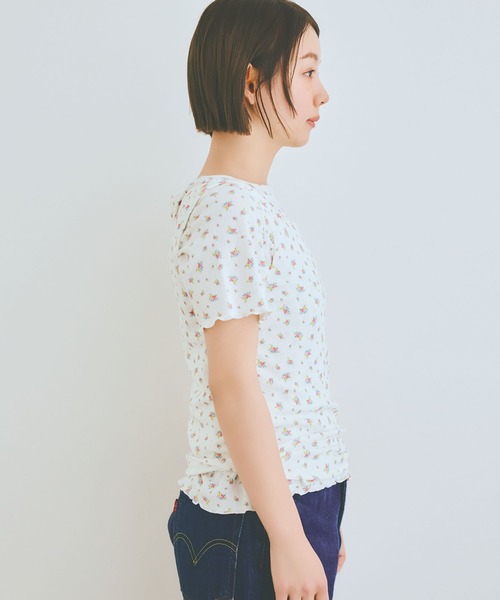 COLORME(カラーミー)の「【AKB48 伊藤百花 着用】小花柄半袖カットソー(Tシャツ/カットソー・レディース・ホワイト/グレー・FREE)」の7枚目の写真